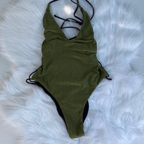New GUESS One Piece Swimsuit SZ S - Picture 1 of 5